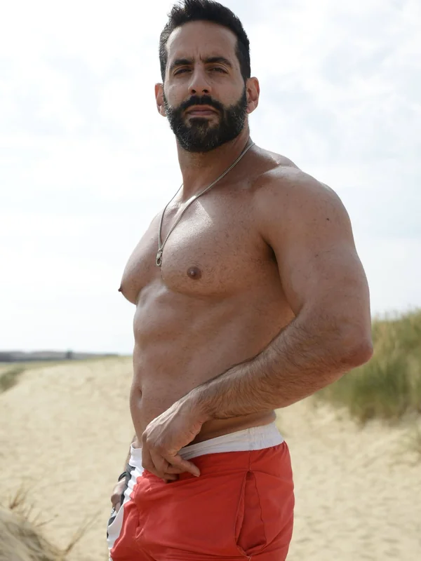 Massimo Arad gay muscle videos