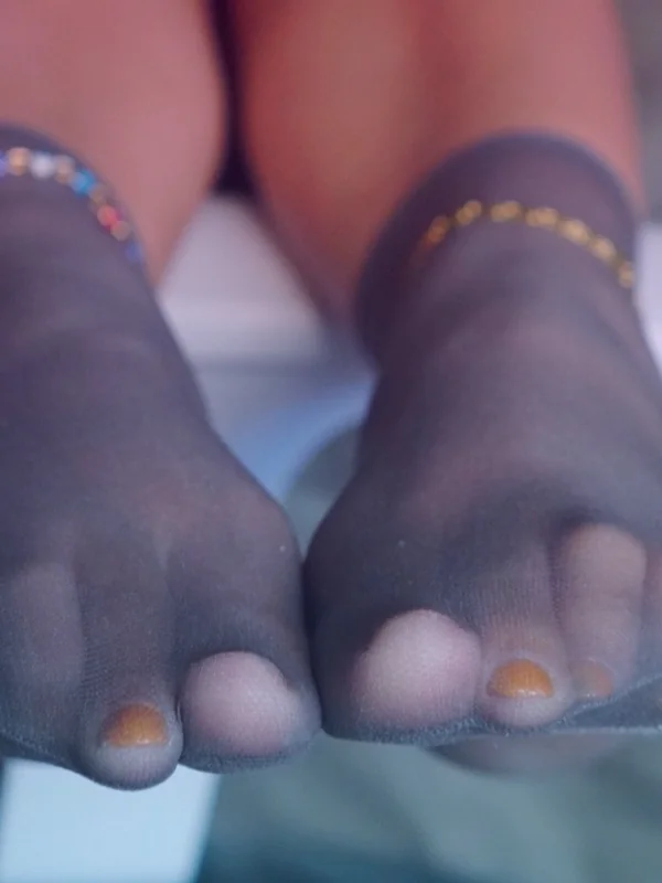 Artiste Feet