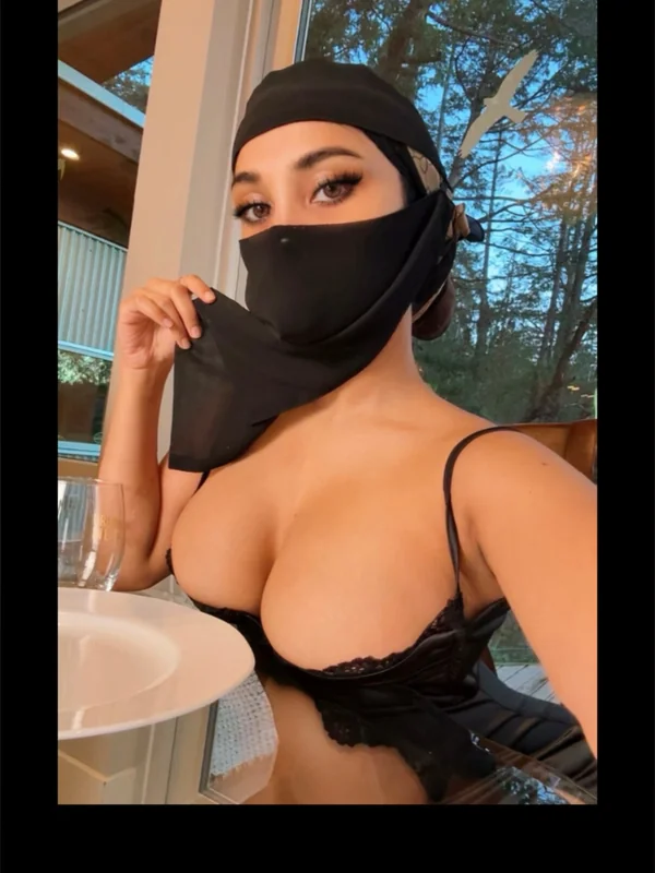 Azilia Hadid