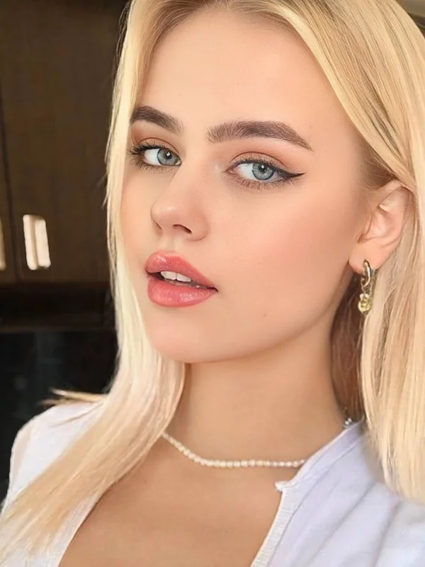 𝐻𝑒𝑦, 𝑡ℎ𝑖𝑠 𝑖𝑠 𝑃𝑜𝑙𝑙𝑦 ✨