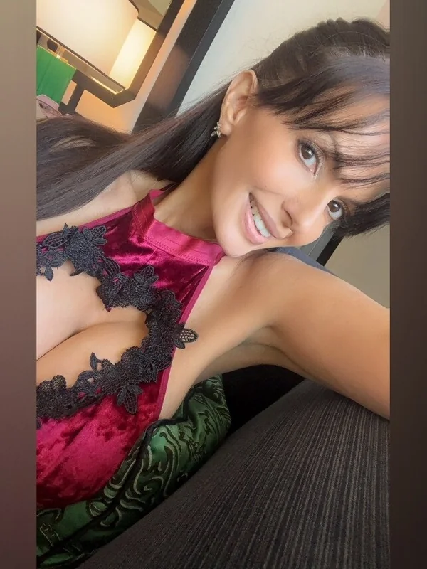 Catalina Cruz - Official