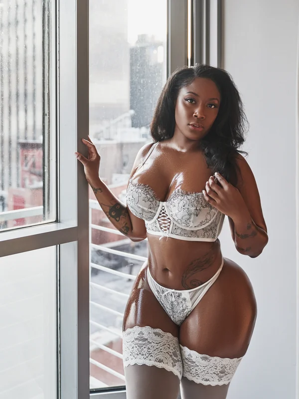 Charlotte Lavish VIP