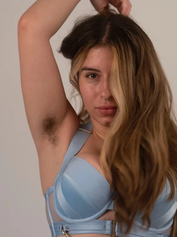 Chloe Kreams | Huge Bush &amp; Hairy Armpits