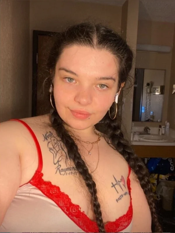 Debbiee🥰