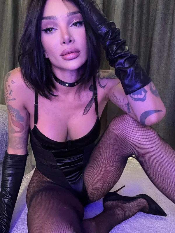 ✨ Emily FREE ✨