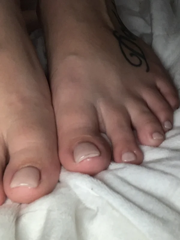FEET PICS &amp; VIDS