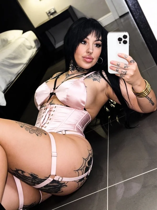 ☠️💕YOUR 4’10 EMO PLAY THING☠️💕