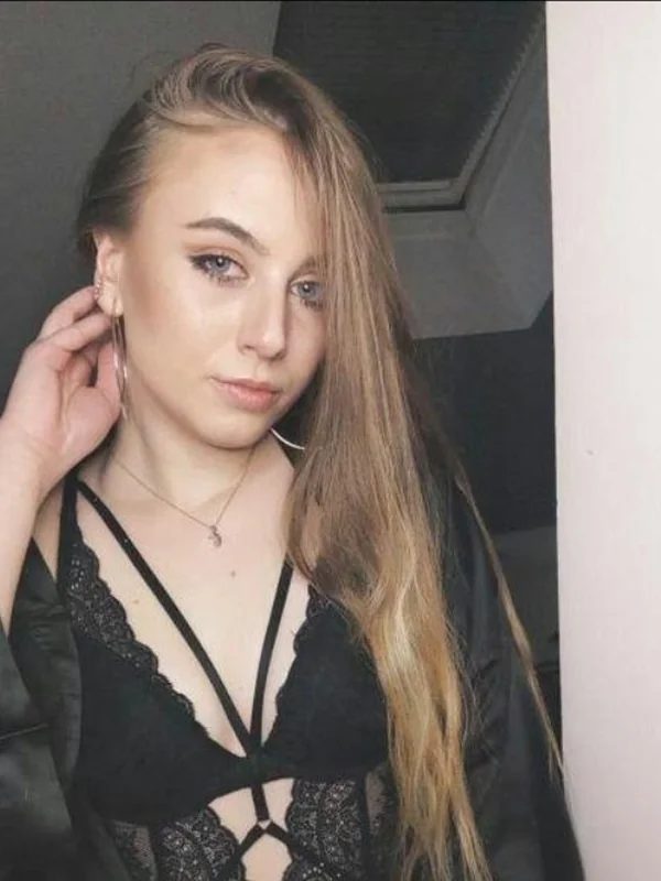 🦋 𝐇𝐨𝐥𝐥𝐲 𝐂𝐥𝐮𝐞 🦋 | ꜰʀᴇᴇ ᴘʀᴏꜰɪʟᴇ