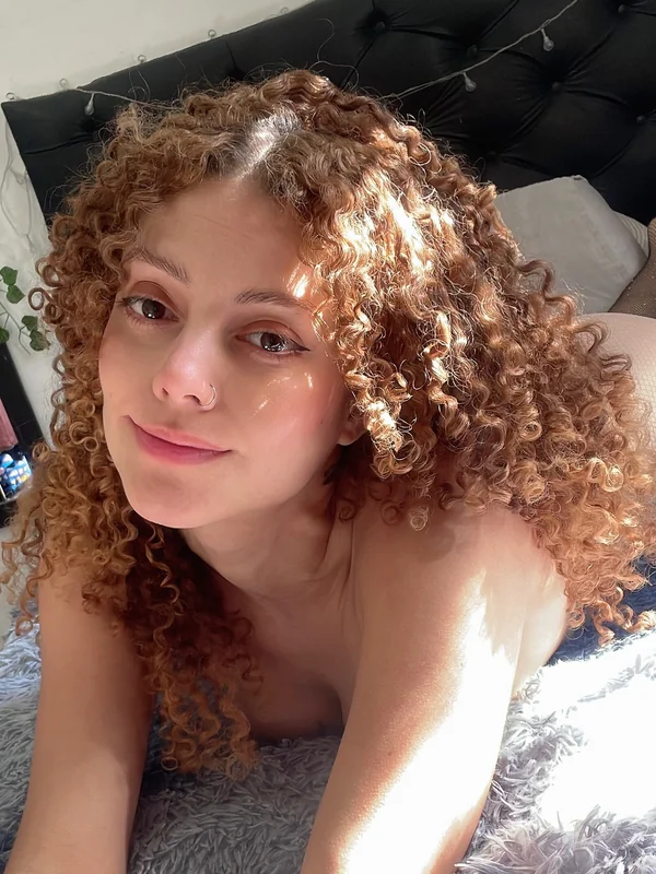 Petite curly girl 🧸✨ EXPLICIT PAGE