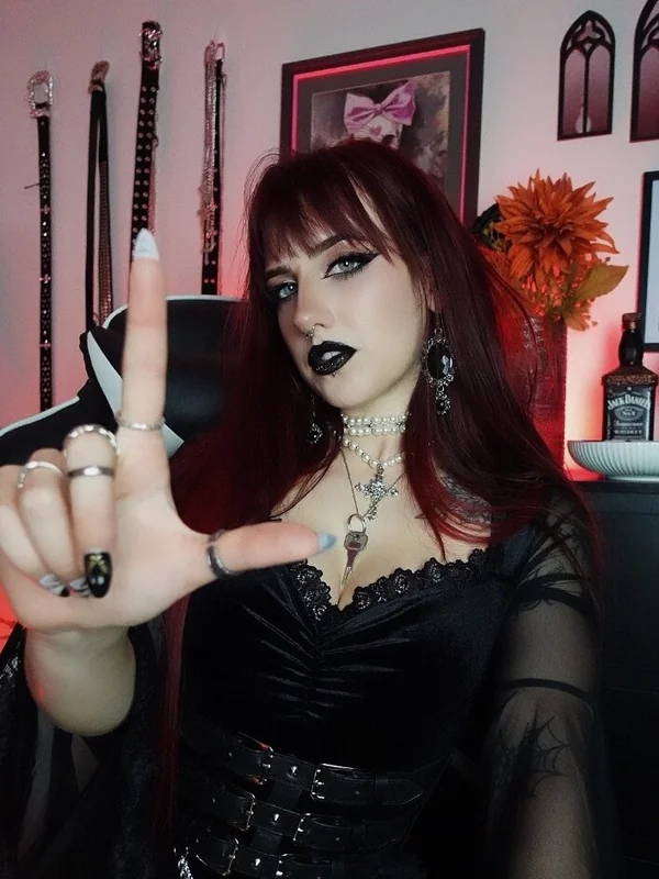 IVY FOX - big booty, gothic dominatrix 🦊