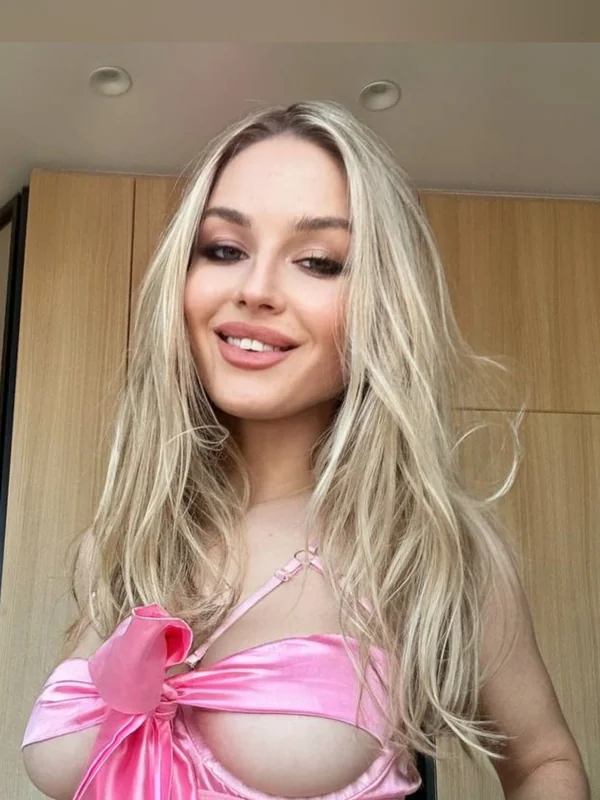 𝐊𝐚𝐫𝐞𝐧 𝐓𝐚𝐧𝐠