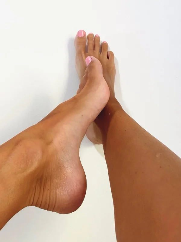 👑 Kira Sexy Feet
