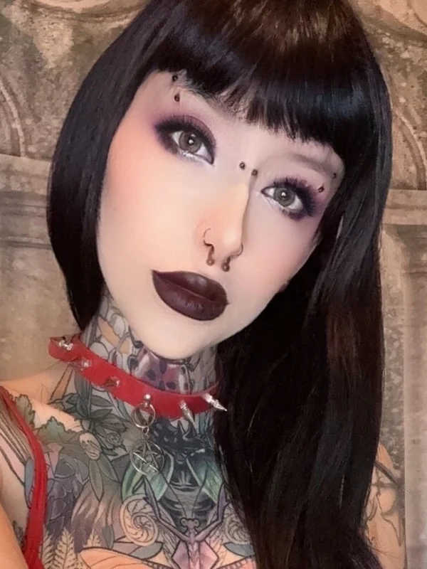 Goth M0mmy Lilli | big tiddy goth m¡lf