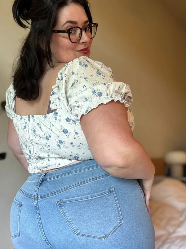 Luna Lewis Free ୨ৎ Video Store