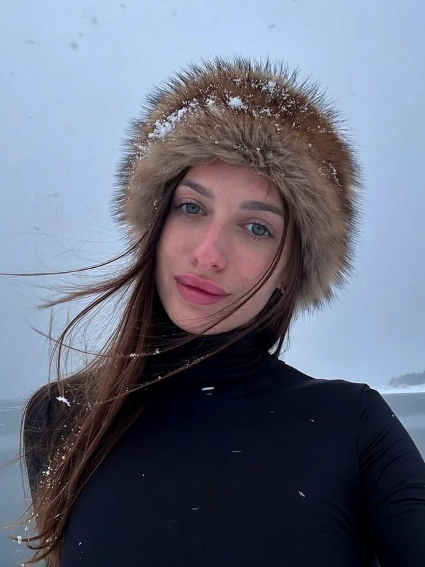 Mia Frost 🧊