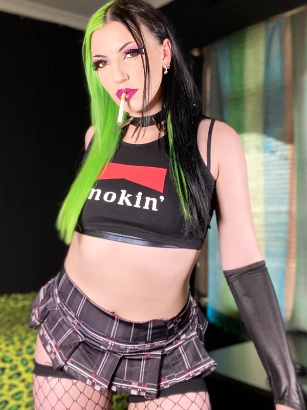 Smoking Goddess 🚬💨 Rave_Baby