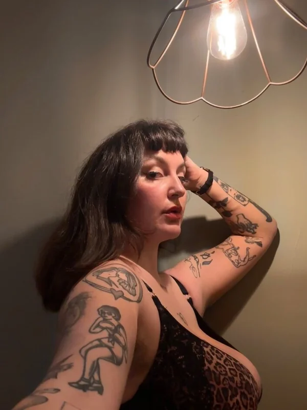 Hairy pussy Jasmine 😚