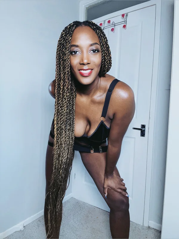 Mistress Lorraine Femdom Amazonian