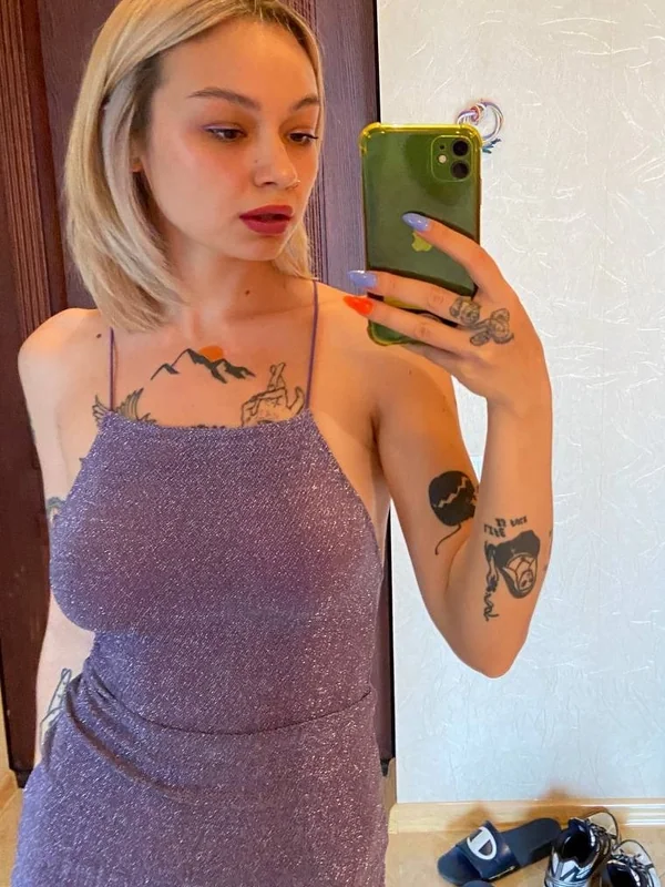 alien girl