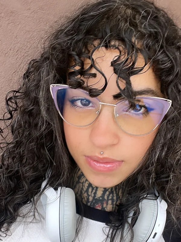 Nur 🎀 26 | Curly Hair &amp; Ink