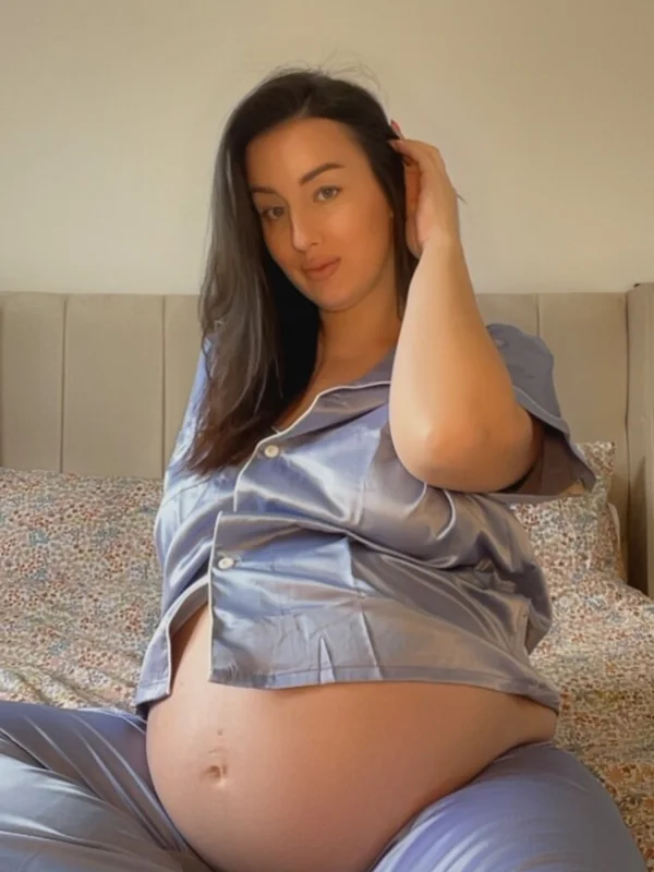 Ella - Twin Preggo