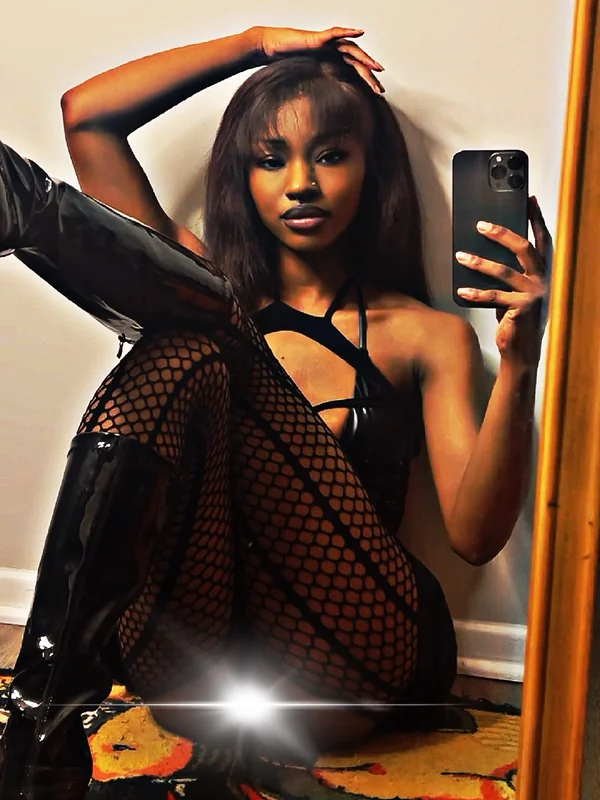 YOUR FAVORITE CYBER GF 🦇