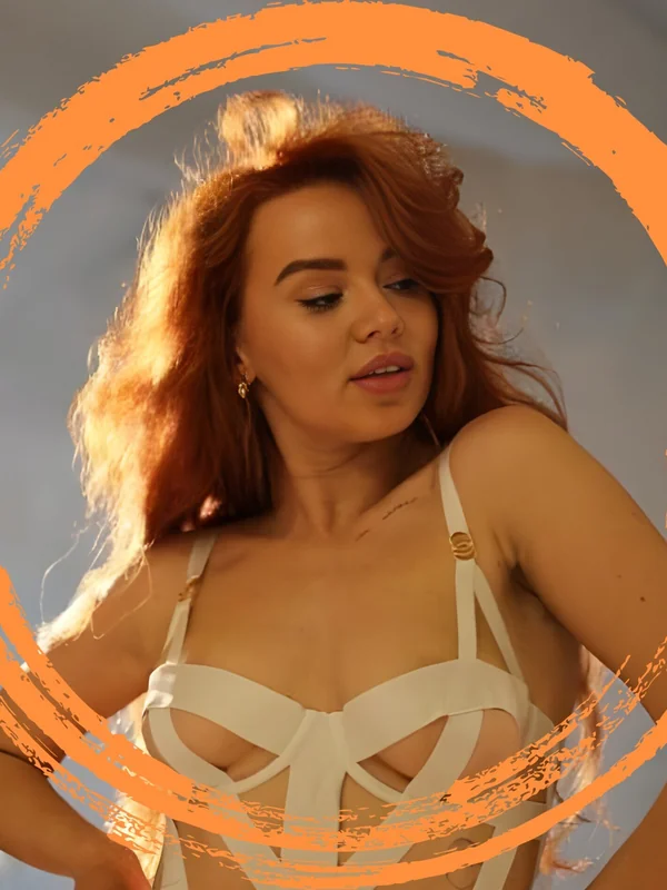 𝐌𝐈𝐒𝐒 𝐑𝐄𝐃𝐇𝐄𝐀𝐃🦊