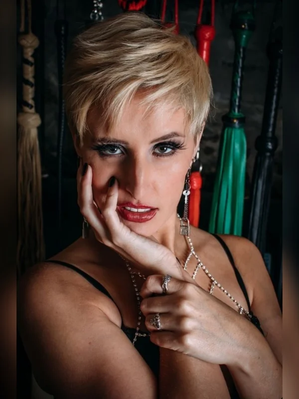 Robyn-Wood