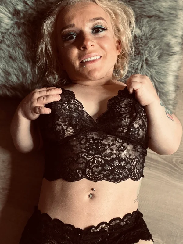 Midget stripper XXX sassee cassee