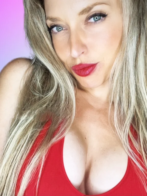 𝚂𝚌𝚊𝚛𝚕𝚎𝚝𝚝 𝙺𝚎𝚗𝚍𝚊𝚕𝚕