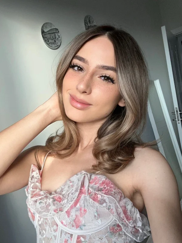 AMELIA ☀️✨ Shy&amp;Gorgeous
