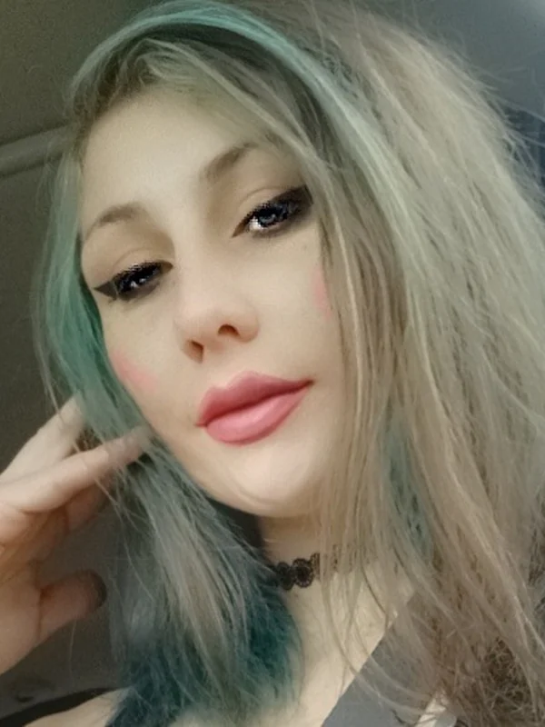 Αurora Wolfe