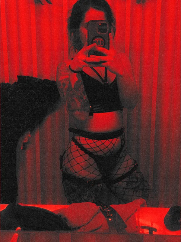 Emo With A Butt👻🖤💀