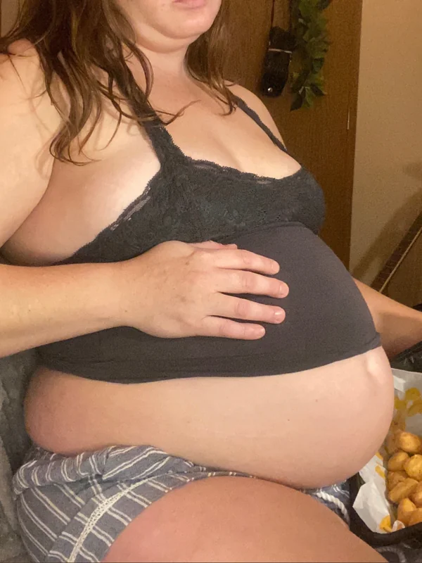 Stoner Belly Babe
