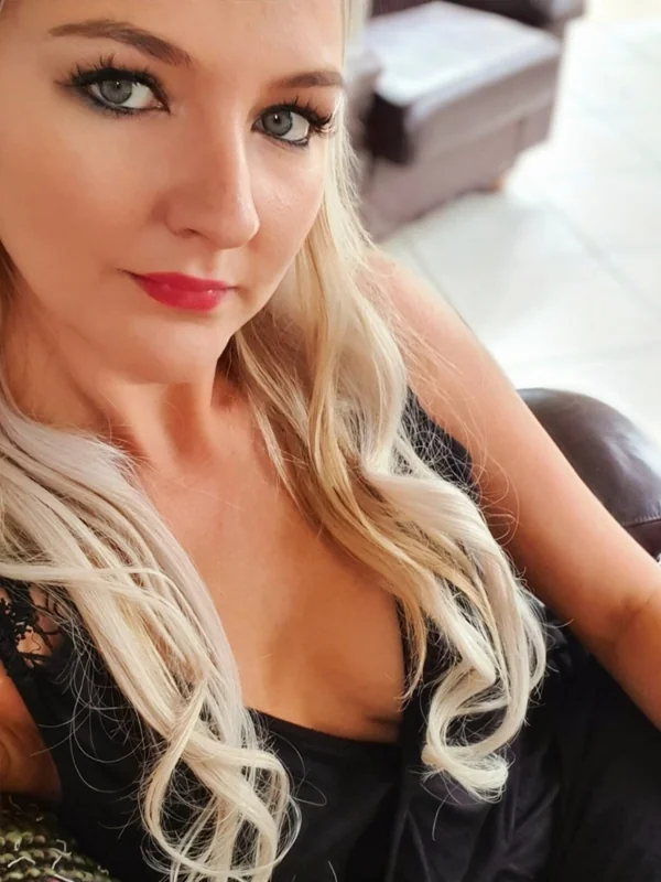 🟢TheHotwifeZA💎 XXX videos!