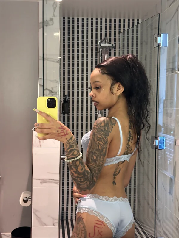 ☙ 𝙿𝚁𝙴𝚃𝚃𝙸𝙴𝚂𝚃 𝙲𝙻𝙸𝚃 𝙾𝙽 𝚃𝙷𝙴 𝚆𝙴𝙱 ❧