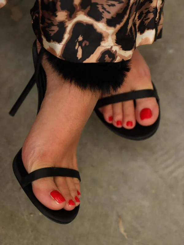 2hotfeet4you