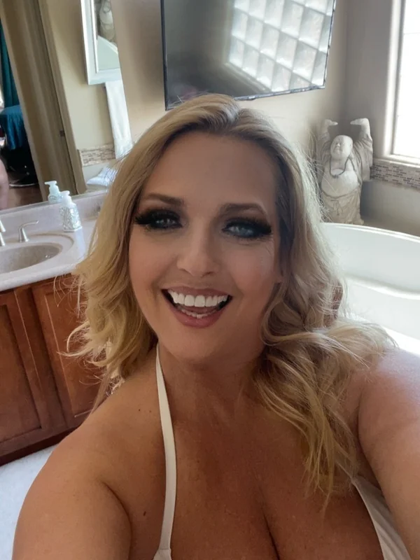 ToriHartley SFW / www.torihartleyxxx.com