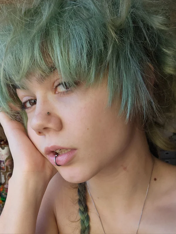 V