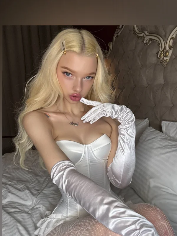 🎀 𝐕𝐈𝐊𝐊𝐈 🎀