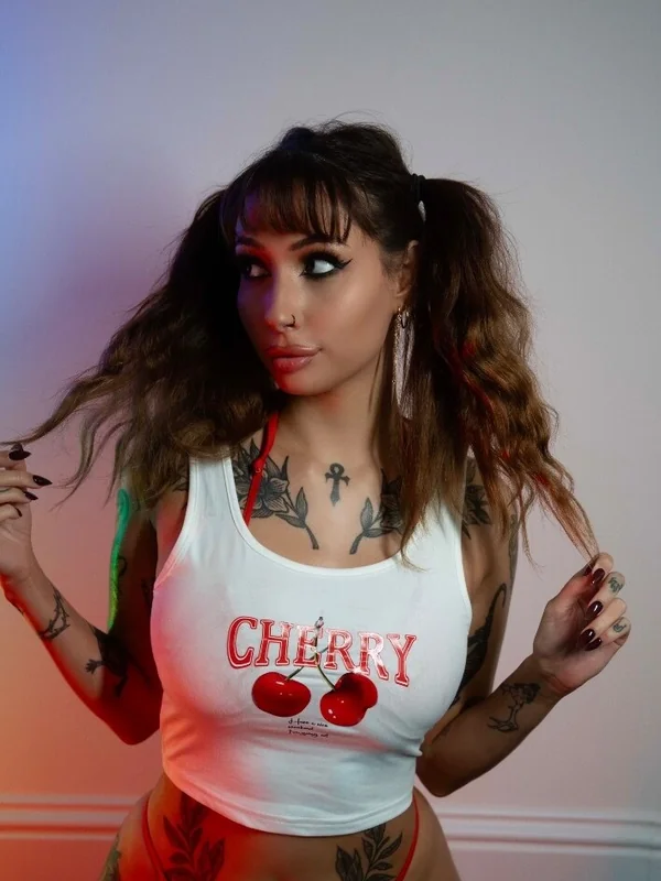 Zeena Valvona - Clip Store